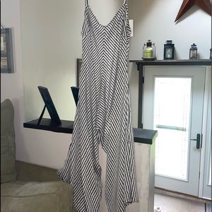 Size large Black and white wide leg ankle jumpsuit.